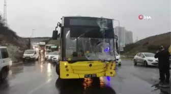 Altınşehir'de belediye otobüsü ile hafriyat kamyonu çarpıştı