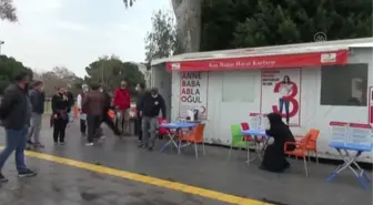 Gönüllüler, kan bağışında bulundu