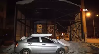 Kısıtlama saatinde etkili olan lodos iş yeri duvarını yıktı