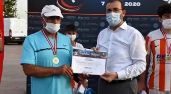 Korona virüs nedeniyle zor günler geçiren antrenörlere 300 bin TL destek