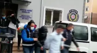 Küçükçekmece'de hırsızlık şüphelisi 4 kişi yakalandı