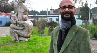 Sağlığına kavuştuğu hastanede masal terapisiyle 'şifa' dağıtıyor