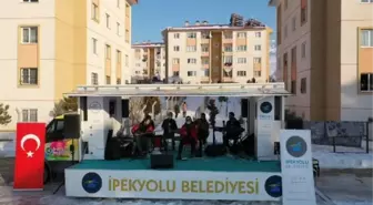 Van'da kısıtlamada evde kalanlara sokak konseri