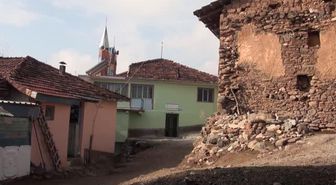Ahatlar köyünün 136 yıllık camisinin kalem işi süslemeleri göz kamaştırıyor