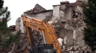 Büyükçekmece'nin ilk toplu konut projesiydi, yıkım çalışmaları başladı