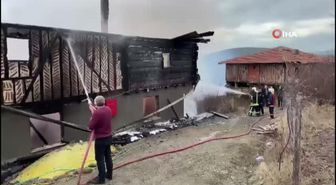 Son dakika haber! - Kastamonu'da elektrik kontağından çıkan yangında 1 ev yandı
