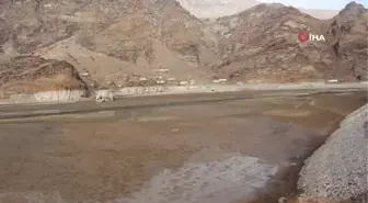 Ayvalı Barajında Sular dört kilometre çekildi