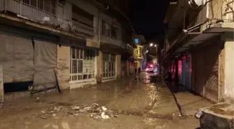 İzmir'de sağanak yağış etkili oldu (3)