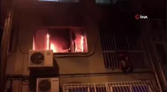 Son dakika haberi: İzmir'de ev yangınında mahsur kalan anne ve kızı kurtarıldı