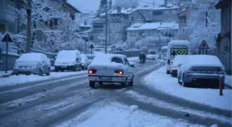 Balıkesir'in yüksek kesimlerinde kar yağışı etkili oldu