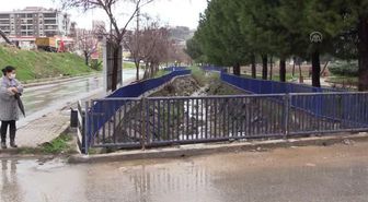 Köprünün demir korkulukları çalındı