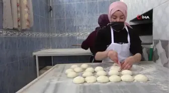 Çalıştıracak personel bulamadı, kızları mesai arkadaşı oldu