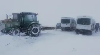 İl Özel İdaresi ekipleri kardan kapanan yolu açtı, cenaze toprağa verildi