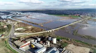 Kirli akan Ergene Nehri taştı, tarım arazileri su altında kaldı