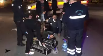 Yaralı sürücüye ilk müdahaleyi tesadüfen yoldan geçen ambulanstaki ekip yaptı