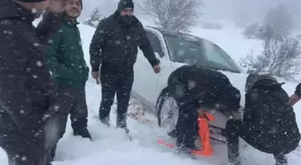 Yayla yolunda mahsur kalan 3 kişi kurtarıldı