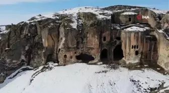 Frigya'da kayaya oyularak yapılan Ayazini Kilisesi inanç turizmine kazandırılacak