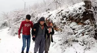 Kar nedeniyle mahsur kalan diyaliz hastasının imdadına Belediye ekipleri yetişti