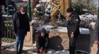 Porsuk Çayı'na düşen vatandaş halatla kurtarıldı