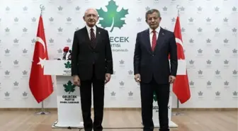 Kılıçdaroğlu'ndan Davutoğlu'na geçmiş olsun ziyareti