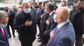 Milli Savunma Bakanı Akar, IKBY Başkanı Barzani ile görüştü, Türkmenlerle bir araya geldi