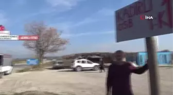 Adres soranlardan bıktı yola yön tabelası yaptırdı
