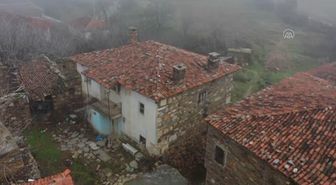 Bir evin duvarında kullanılan antik lahit müzeye taşınacak
