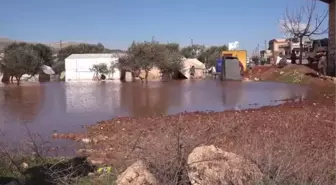 İHH İnsani Yardım Vakfından İdlib'deki su baskınında mağdur olan ailelere yardım