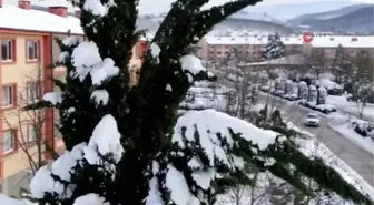 Dışarıda kartopu oynayıp stres atarak kaplıca suyunda şifa buluyorlar