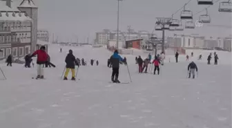 Kayak tutkunları Cıbıltepe Kayak Merkezi'ne akın etti