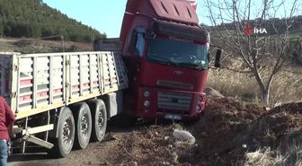 Son dakika haberleri... Tır motosikletle çarpıştı: 1 ölü, 1 yaralı