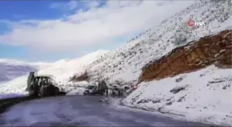 Uludere'de yollar buz pistine döndü, kazalar kaçınılmaz oldu