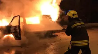 Erzurum'da, seyir halindeki minibüs alev topuna döndü