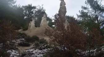 Savaştepe'nin peri bacaları doğal güzelliğiyle dikkat çekiyor