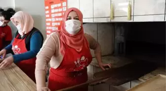 Kadın fırın ustası erkeklere taş çıkarıyor