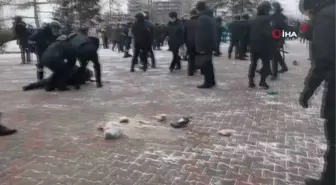 Rusya'nın doğu kentlerinde 'Navalny' protestoları başladı: 'Putin istifa'Kremlin Sarayı çevresinde güvenlik önlemleri arttırıldı