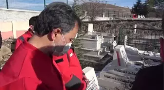 Elazığ depreminde hayatını kaybedenler kabri başında anıldı