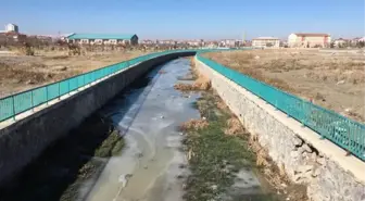 Konya'da Değirmenözü Çayı kısmen dondu