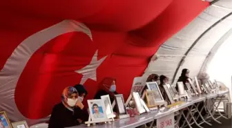 Son dakika haber | Evlat nöbetindeki baba, annelerin acısını anlatan kitap yazdı