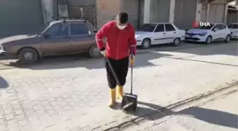 Temizlik işçisi bulduğu paranın sahibini de bularak teslim etti