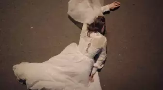 Kırmızı Oda Can'ın Söylediği Yine Yalnızım Sensiz ve Issızım Şarkısı Sözleri