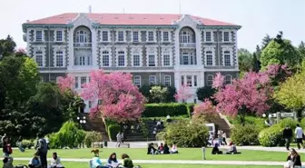 Boğaziçi Üniversitesi önünde Kabe fotoğrafının yere serilmesine soruşturma başlatıldı