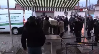 Yangında ölen hemşire anne ve kızına acı veda