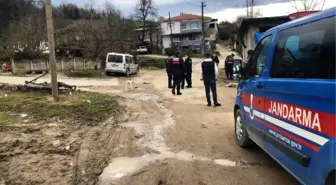 Evinin önündeki aracı kurşunlandı