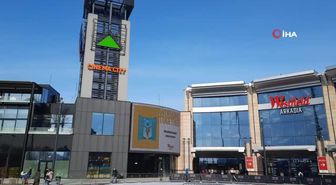 Polonya'da alışveriş merkezleri ve müzeler yeniden açıldı