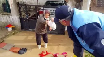 Alpullu'da sular altında kalanlara yemek dağıtıldı (2)