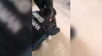 Ayakkabısına gizlediği uyuşturucuyla yakalandı