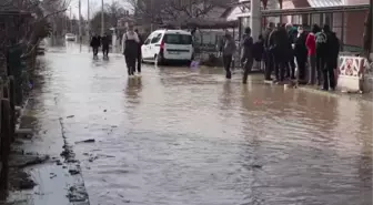 KIRKLARELİ - Taşkından etkilenen evlerine dönen bazı vatandaşlar gözyaşlarını tutamadı