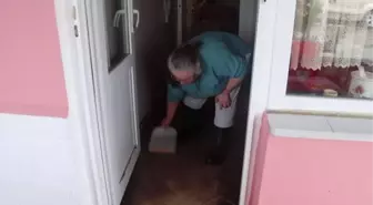 KIRKLARELİ - Taşkından etkilenen vatandaşlara Türk Kızılay tarafından kumanya dağıtıldı