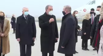Bakan Akar, Budapeşte Türk Şehitliği'ni ve Gül Baba Türbesi'ni Ziyaret Etti